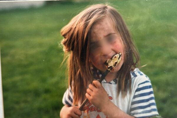 Kathrin hatte Glück und landete bei liebevollen Adoptiveltern.