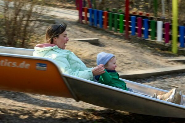 Es tut weh, immer alleine auf dem Spielplatz zu sein.