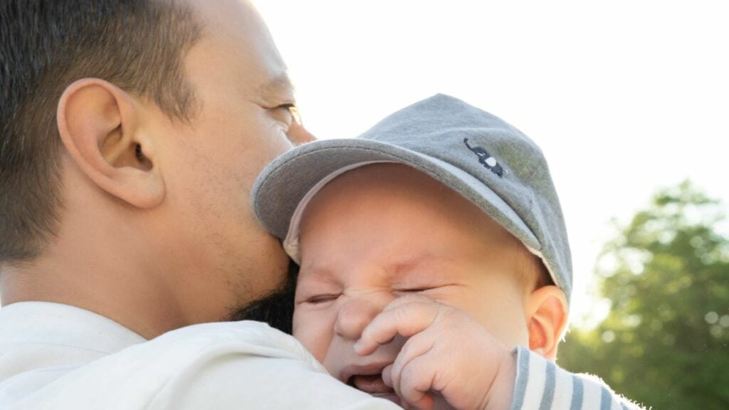 Schon im Bauch: Wenn es Papa schlecht geht, spürt es das Baby