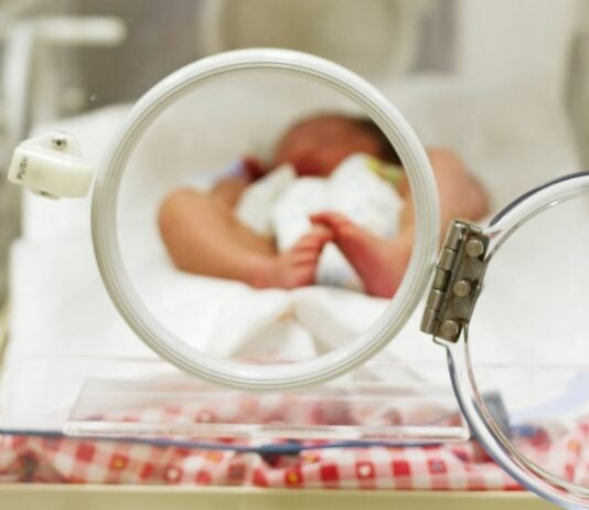 In der 26. SSW holten die Ärzte das Baby der hirntoten Adriana per Kaiserschnitt auf die Welt.