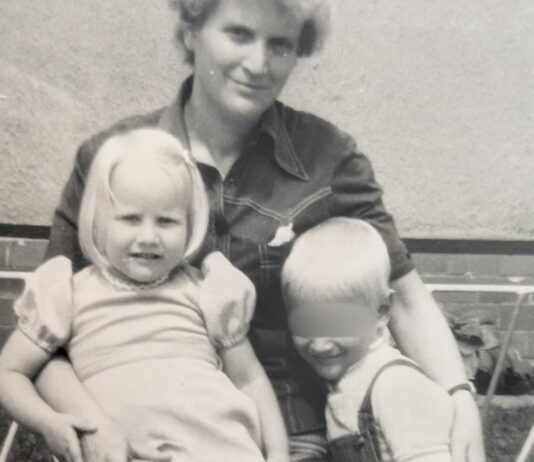 Anika und ihr Bruder hatten eine schöne Kindheit - bis ihre Mutter psychisch krank wurde.