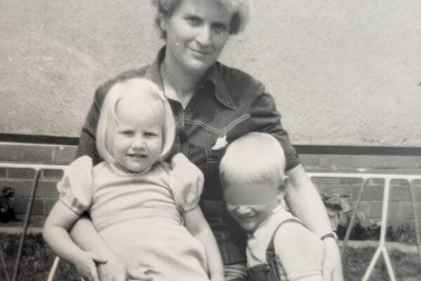 Anika und ihr Bruder hatten eine schöne Kindheit - bis ihre Mutter psychisch krank wurde.