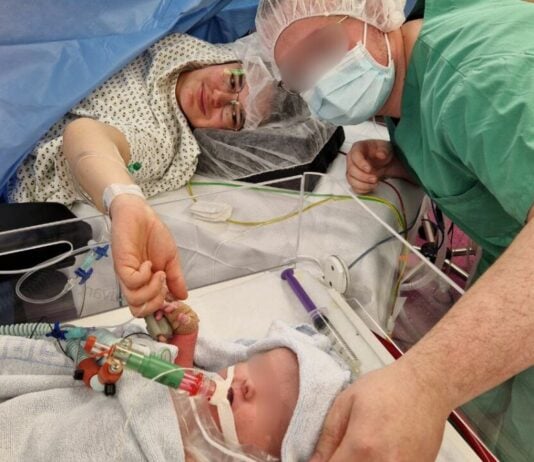 Rahel und ihr Mann fanden nach der schweren Diagnose ihrer Tochter Kraft in ihrem Glauben.