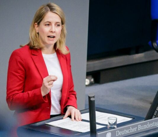 Verena Hubertz im Plenum des Deutschen Bundestages.