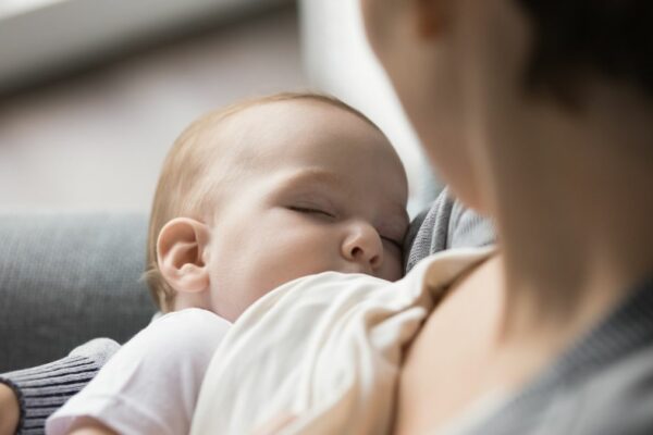 Dank eines Samenspenders halten Ulrike und ihr Mann heute ihr Baby im Arm.