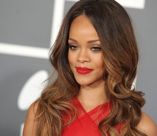 Rihanna ist zum 3. Mal Mama geworden - und verrät den Namen ihrer Tochter.