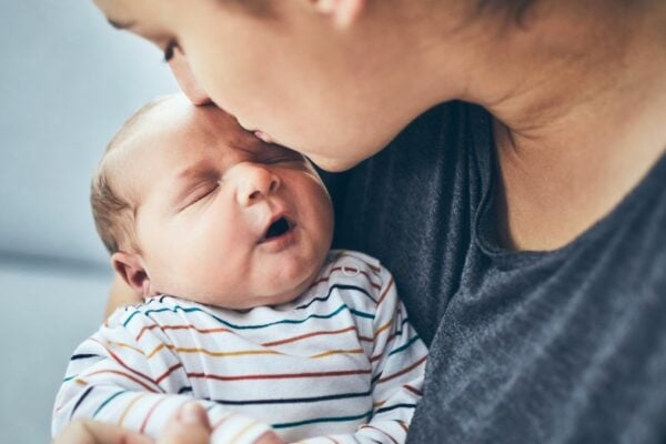 Mamas Stimme ist besonders für Frühchen wichtig.