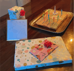 Maries Geburtstagstisch bei Papa Dominik.