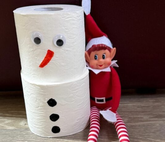 Der Elf on the Shelf spielt im Advent viele Streiche - wir haben 24 einfache Ideen gesammelt.