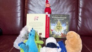 Für die Kuscheltiere gab's eine Vorlesestunde mit dem Elf on the Shelf.