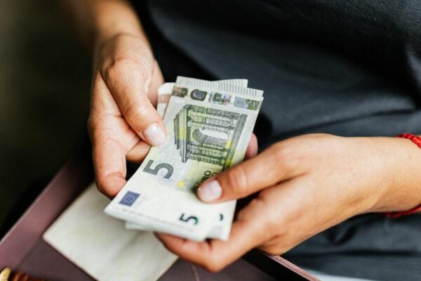 So richtig viel mehr Geld haben wir nach der Kindergeld-Erhöhung 2026 auch nicht im Portemonnaie.