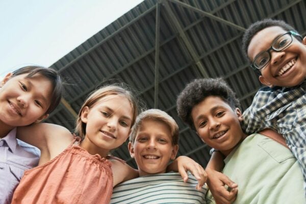 Kinder sind unvoreingenommen – und bleiben es auch, wenn wir es ihnen nur vormachen.