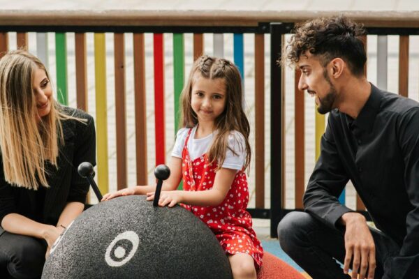 „Lotti, be kärfull on se ladybug, yes?“ Nicht immer ist die englische Kommunikation der Sprachentwicklung unserer Kids zuträglich.