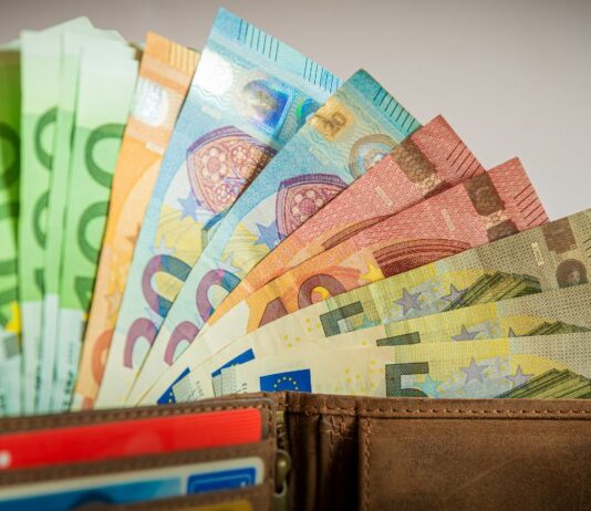 Verschiedene Änderungen für Familien 2026 sollen für finanzielle Entlastung sorgen.