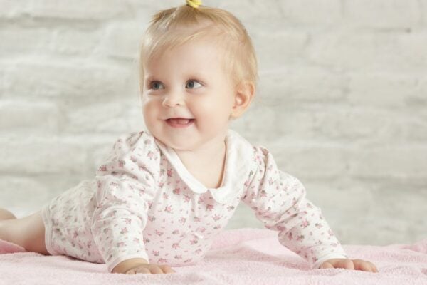 Welche Babynamen werden 2026 die beliebtesten? Wir verraten euch die Prognose.