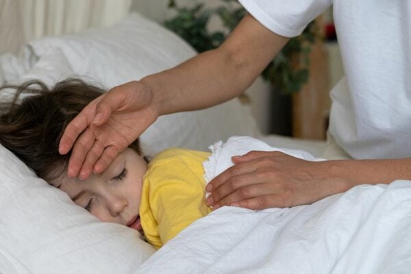 Eine neue Influenza-Variante könnte für eine heftige Grippewelle 2025 sorgen.