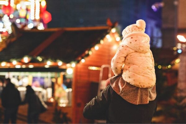 Diese Dinge sollest du wissen, wenn du mit deinen Kindern einen Weihnachtsmark besuchst.