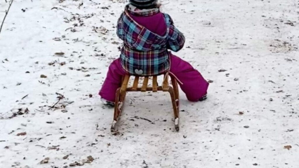 Kinderärztin: „Rodeln mit Kindern – bitte nur mit Helm!“