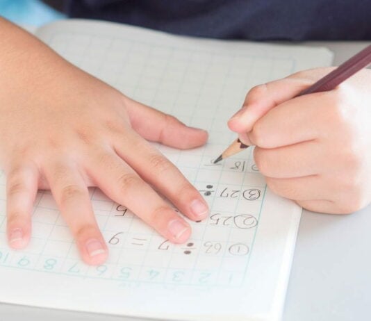 In Niedersachsen steht schriftliches Dividieren an Grundschulen bald nicht mehr auf dem Lehrplan.