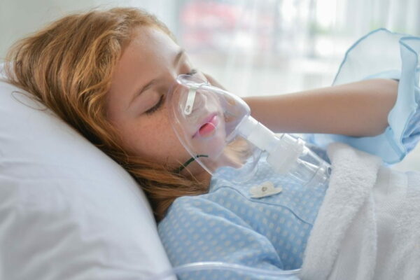 Die Super-Grippe trifft auch viele Kinder - Eltern sollten auf bestimmte Symptome achten.