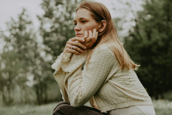 Obwohl Andrea in ihrer Ehe unglücklich ist, hat sie Angst vor einer Trennung.