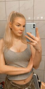 Chiara im 6. Monat ihrer Schwangerschaft (ohne es zu wissen).