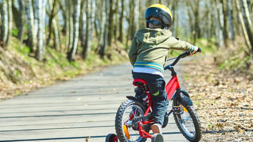 Kind fährt Seniorin mit Rad an – und muss nun Schmerzensgeld zahlen?